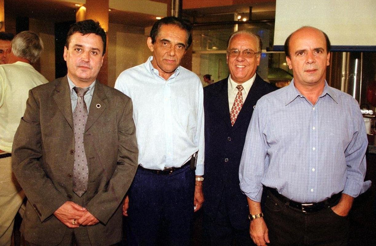 12/03/2002 - Benecy Queiroz ao lado do presidente Alvimar de Oliveira Costa (esquerda)