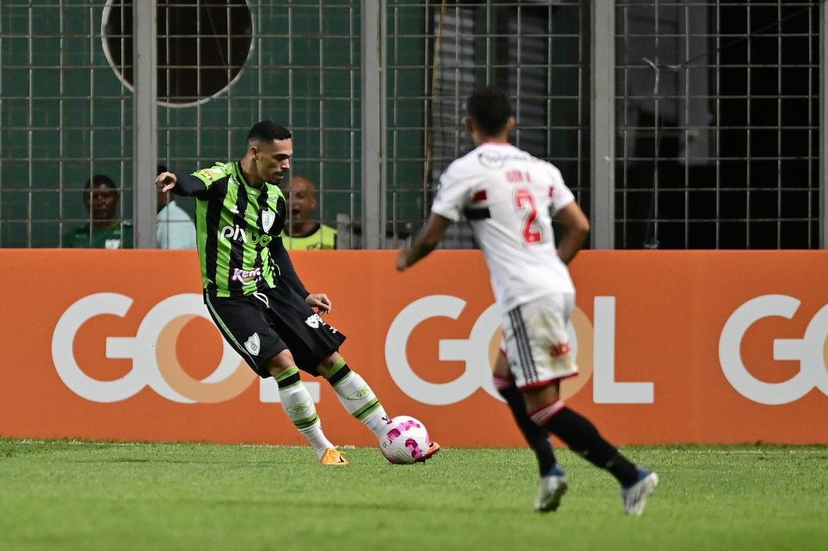 Fotos da derrota do Amrica para o So Paulo, por 2 a 1, no Independncia, em Belo Horizonte, pela 30 rodada da Srie A do Brasileiro. Atacante Alosio abriu o placar para o Coelho, mas Calleri e Alisson viraram para o Tricolor Paulista.