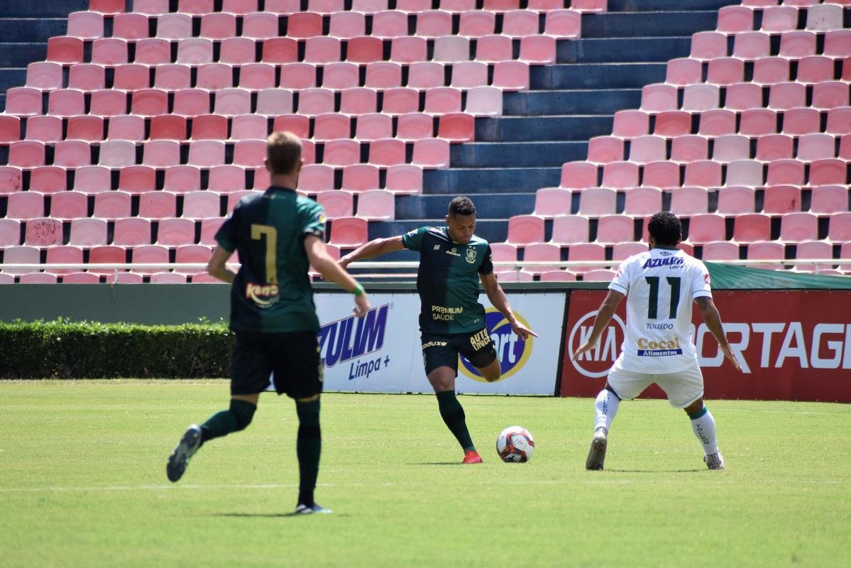 Uberlândia e América se enfrentaram nesta quinta-feira (1), em partida válida pela 6ª rodada do Campeonato Mineiro. Sob forte calor, as equipes duelaram no Parque do Sabiá, em Uberlândia, no Triângulo Mineiro.