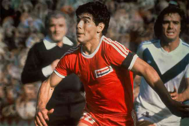 Maradona iniciou a carreira no Argentinos Juniors