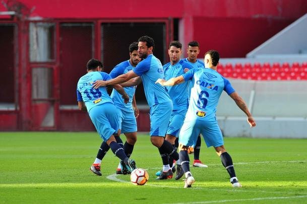 Fotos do treino do Cruzeiro no estdio Libertadores de Amrica, casa do Independiente, em Avellaneda. Time celeste fechou preparao para o jogo contra o Racing, s 21h30 desta tera-feira, no El Cilindro, pela primeira rodada do Grupo 5 da Copa Libertadores (Ramon Lisboa/EM D.A Press)