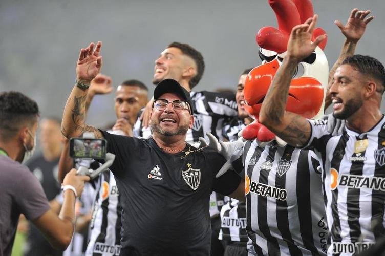 Festa do Atl�tico no Mineir�o pela conquista do tricampeonato mineiro. Galo derrotou o Cruzeiro por 3 a 1 na final �nica do estadual. Gols foram de Hulk (2) e Nacho