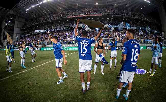 Cruzeiro virou líder da Série B do Campeonato Brasileiro ao vencer o Náutico por 1 a 0, no último domingo (15), nos Aflitos, em Pernambuco