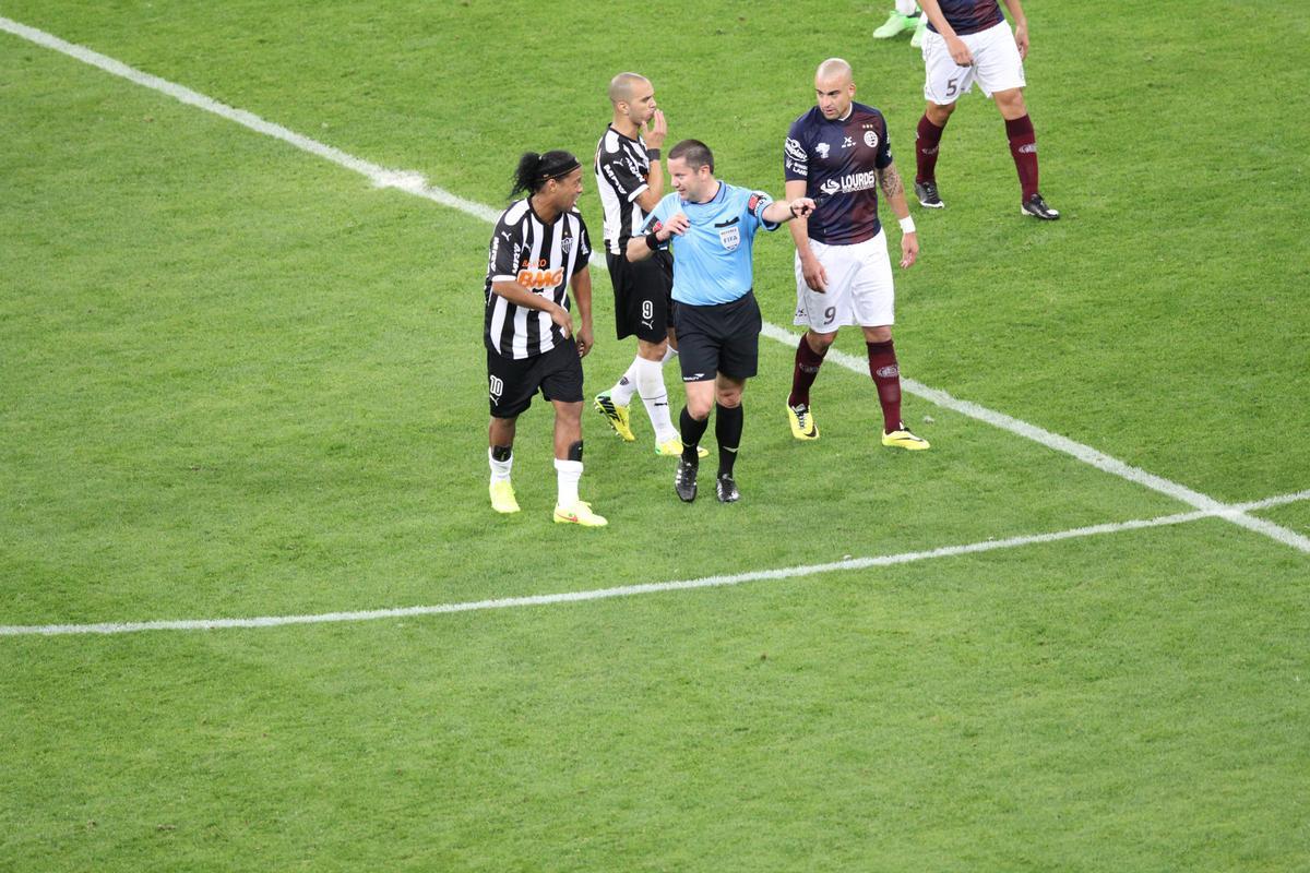 Ronaldinho pode ter feito, contra o Lans, na despedida da Recopa, o seu ltimo jogo pelo Atltico