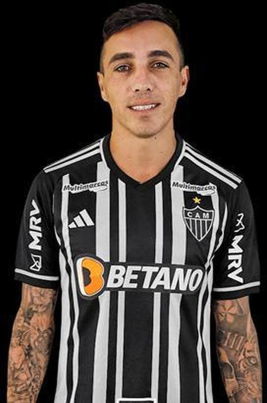 Renzo Saravia (lateral-direito)