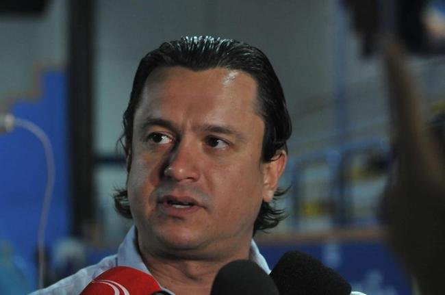 Conselheiros e associados do Cruzeiro durante votao de mudana do Estatuto do clube. Assembleia geral autorizou venda de at 90% das aes da SAF para investidores. Houve festa dos cruzeirenses no Parque Esportivo do Barro Preto, em BH, devido  possibilidade de chegada de recursos para tornar o futebol mais competitivo a partir de 2022.