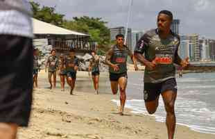 Jogadores do Atltico treinaram na Praia do Mucuripe, em Fortaleza