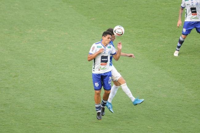 Cruzeiro goleou URT por 3 a 0 no Independncia com gols de Thiago, Machado e Edu em sua estreia no Mineiro. Ronaldo, dono da SAF, assistiu  partida no Horto. Duelo marcou estreia do tcnico uruguaio Paulo Pezzolano