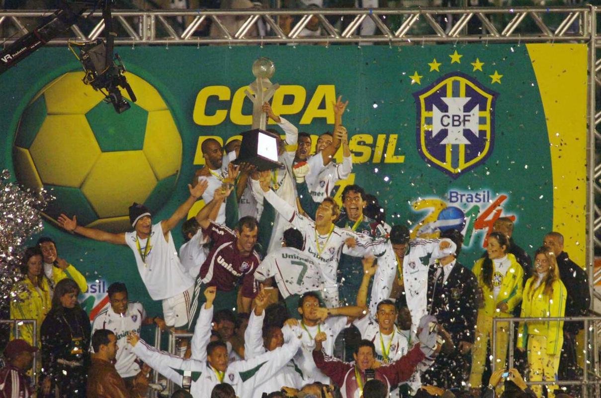 8 - Fluminense (cinco ttulos) - quatro Campeonatos Brasileiros (1970, 1984, 2010 e 2012) e uma Copa do Brasil (2007)
