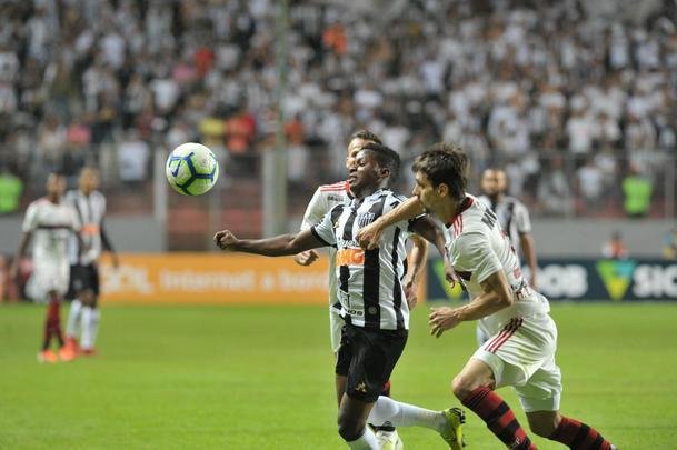 Galo derrotou Flamengo por 2 a 1 e assumiu provisoriamente a segunda posio no Brasileiro