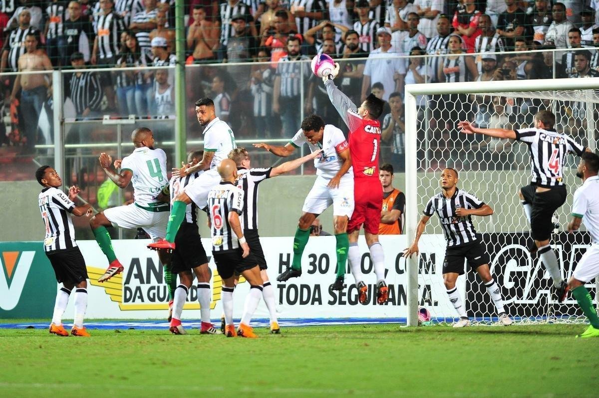 Fotos do primeiro tempo do clssico entre Atltico e Amrica, no Independncia, pela semifinal do Mineiro