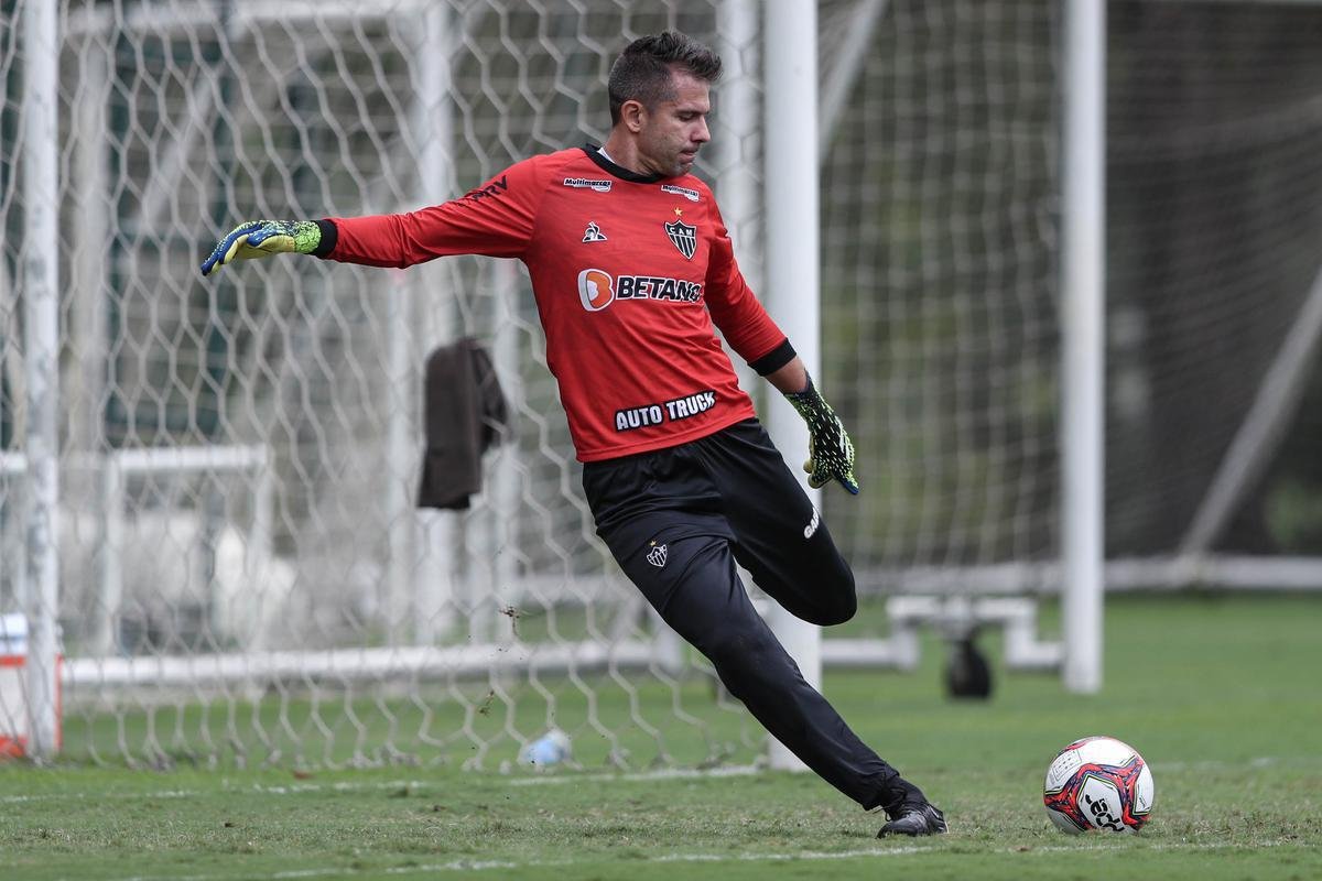 Fotos do treino do Atltico neste sbado, o ltimo de Victor no clube