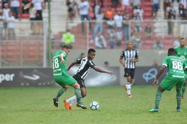 Atltico e Chapecoense fizeram jogo movimentado na tarde deste sbado