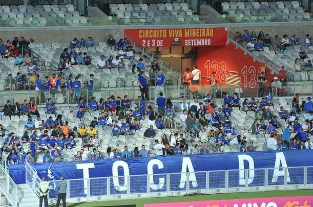 Imagens da torcida e da partida entre Cruzeiro e Santos, no Mineiro