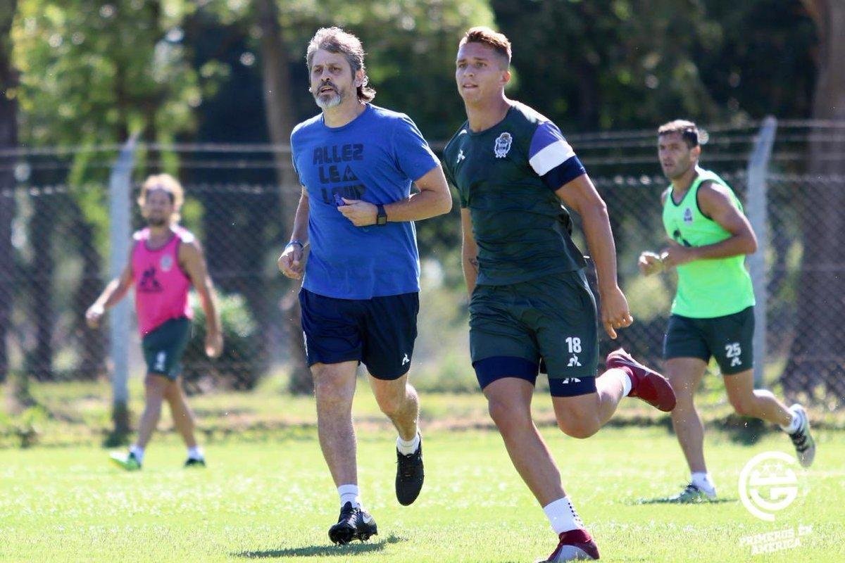 Uniforme do Gimnasia La Plata, da Argentina