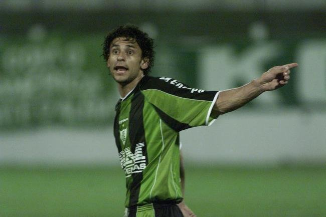 Lance de Fred na partida contra So Raimundo, pela Srie B de 2004