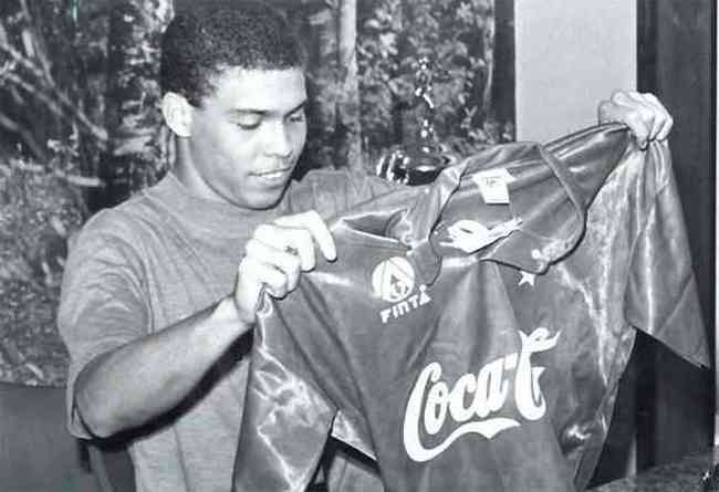 Ronaldo estreou no profissional do Cruzeiro em 25 de maio de 1993