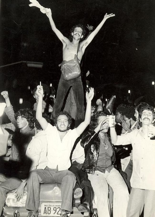 O Cruzeiro conquistou a Copa Libertadores de 1976 ao derrotar o River Plate por 3 a 2 em Santiago, no Chile, em 30 de julho. Foi a terceira partida da deciso. No desembarque no Aeroporto da Pampulha, em Belo Horizonte, jogadores celestes foram recebidos com muita festa. Houve ainda desfile de carro aberto pelas ruas da capital mineira.