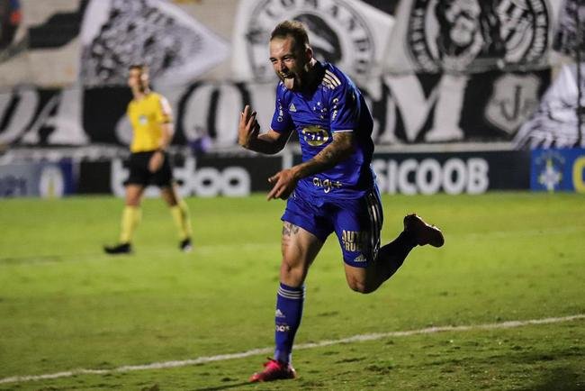 Fotos de Ponte Preta x Cruzeiro, no Moiss Lucarelli, em Campinas, pela 4 rodada da Srie B