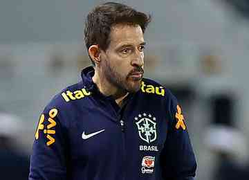 Técnico comandou a Seleção Brasileira principal no amistoso contra Marrocos, mas retornou ao posto de treinador da equipe de base