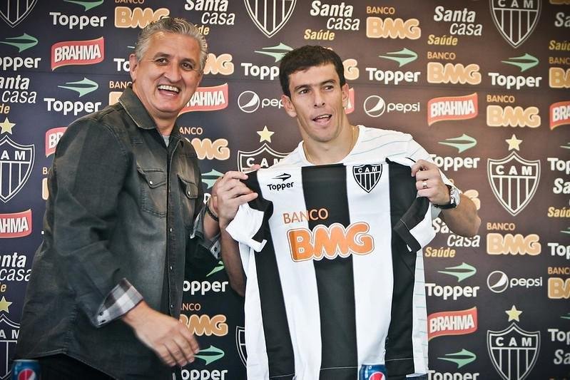Leandro Donizete - Chegou ao Atltico em 2012 sob desconfiana da torcida, que queria a manuteno do jovem Fillipe Soutto na equipe. O volante chegou a pedido do tcnico Cuca e logo assumiu a titularidade. Com muita raa e disposio, ganhou o apelido de 'General' e foi titular do Galo at a temporada 2016, sendo fundamental nos ttulos conquistados:  Campeonato Mineiro (2012, 2013 e 2015), Copa Libertadores (2013), Recopa Sul-Americana (2014) e Copa do Brasil (2014). No fim da temporada 2016, deixou o clube e assinou com o Santos. Foram 231 jogos e quatro gols marcados.