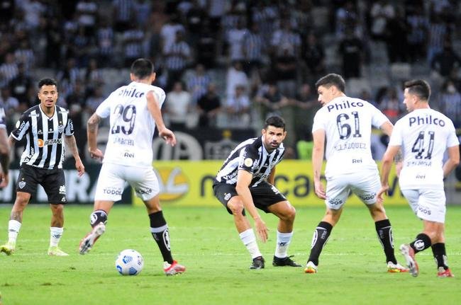 Fotos do jogo entre Atl�tico e Santos, no Mineir�o, pela 26� rodada da S�rie A do Campeonato Brasileiro