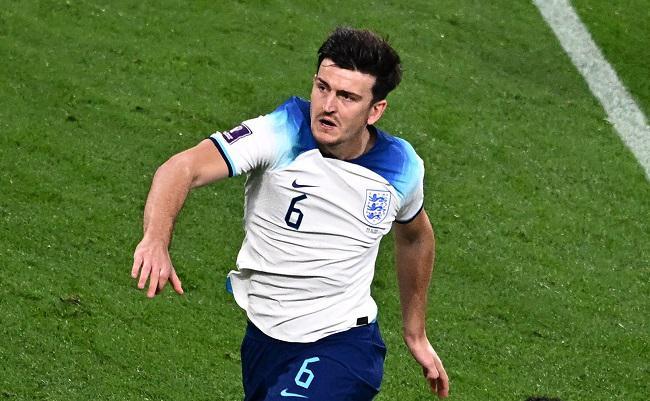 Maguire no foi autor de nenhum gol, mas teve o cargo de garom e levou perigo ao alvo