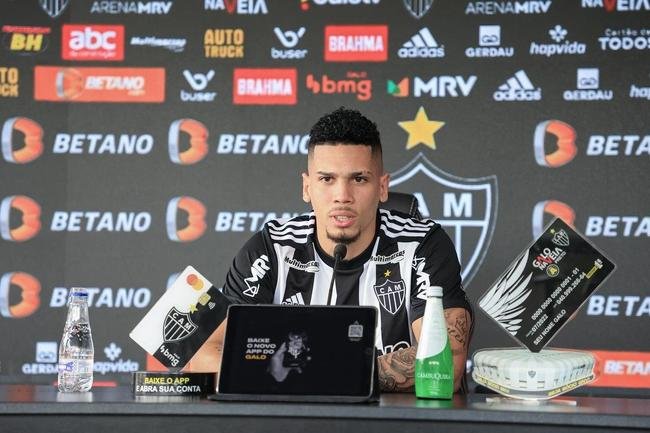 Paulinho foi oficialmente apresentado na Cidade do Galo nesta sexta-feira (16/12).