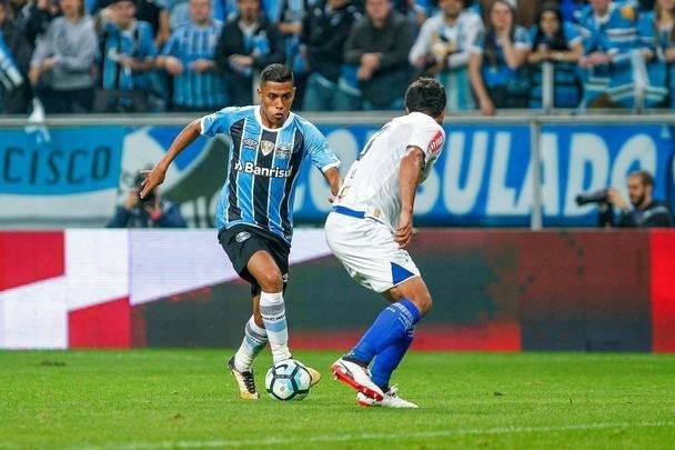 Grêmio foi superior no primeiro tempo e abriu o placar aos 45 minutos, com Barrios