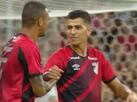 Ex-Cruzeiro marca, Vitor Bueno faz golao, e Athletico vence Foz do Iguau