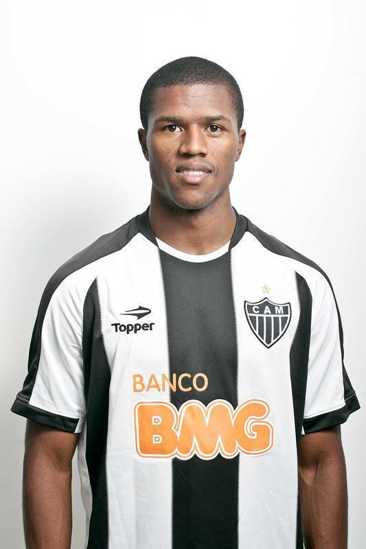 Carlos César - lateral-direito