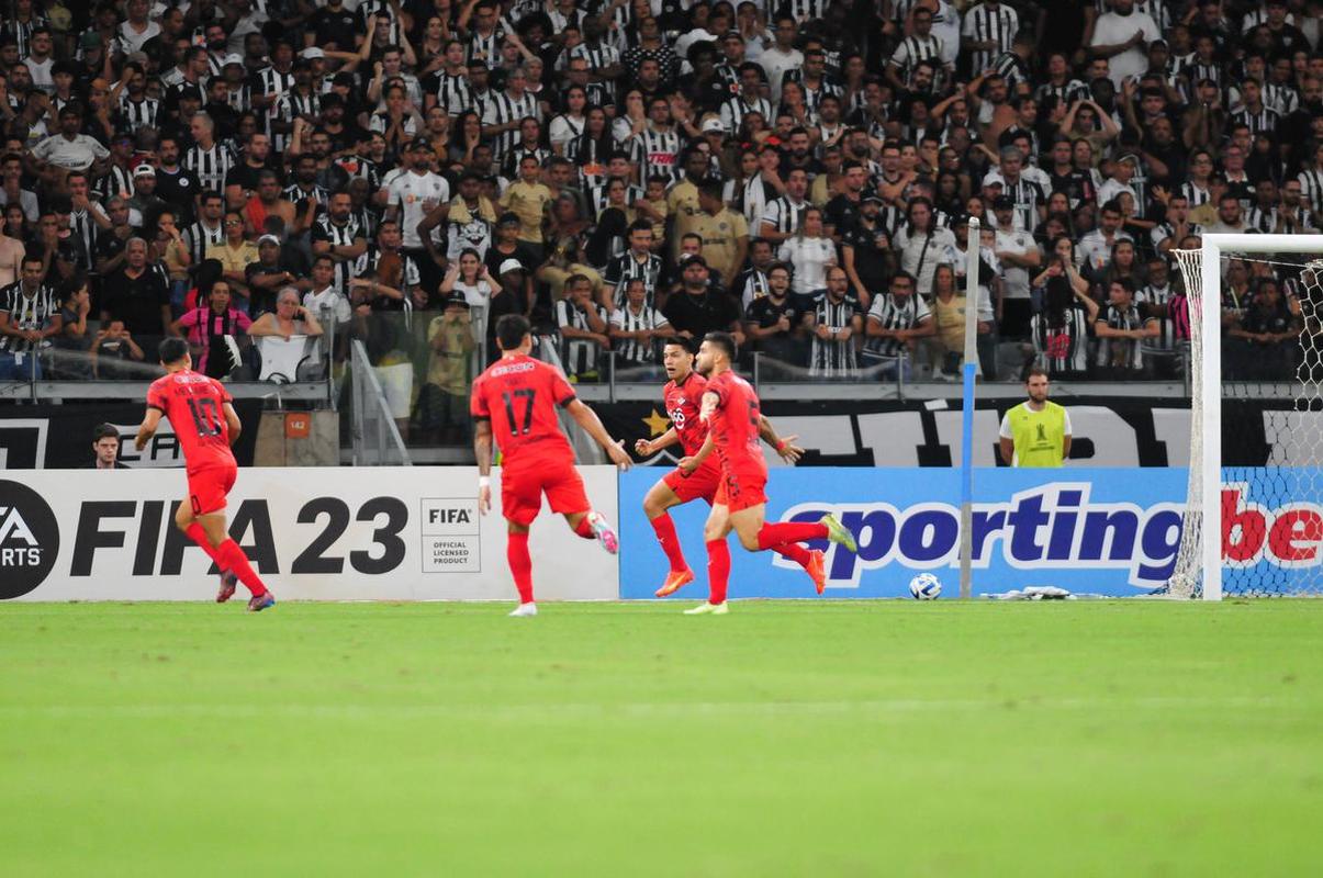 Fotos do jogo entre Atltico x Libertad, pela Copa Libertadores