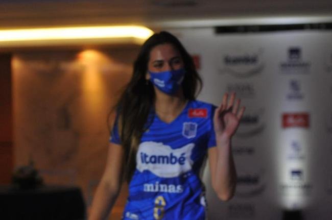 Time Feminino de V�lei do Minas foi apresentado nesta quarta-feira (11/10)