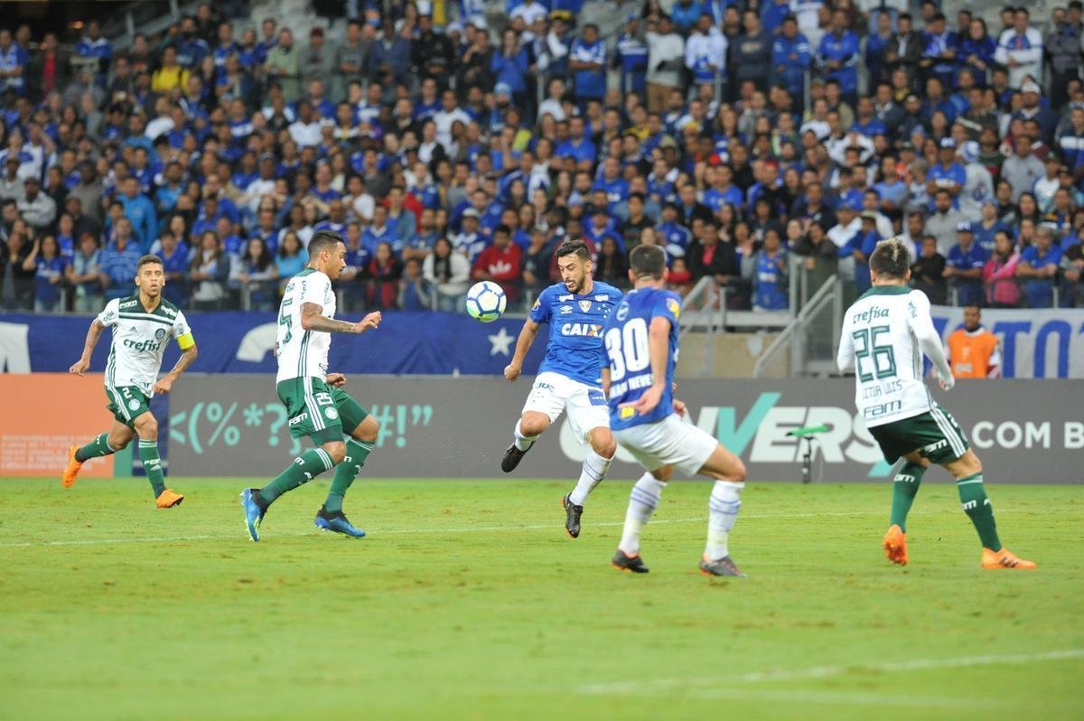 Cruzeiro e Palmeiras mediram foras, no Mineiro, pela oitava rodada do Campeonato Brasileiro