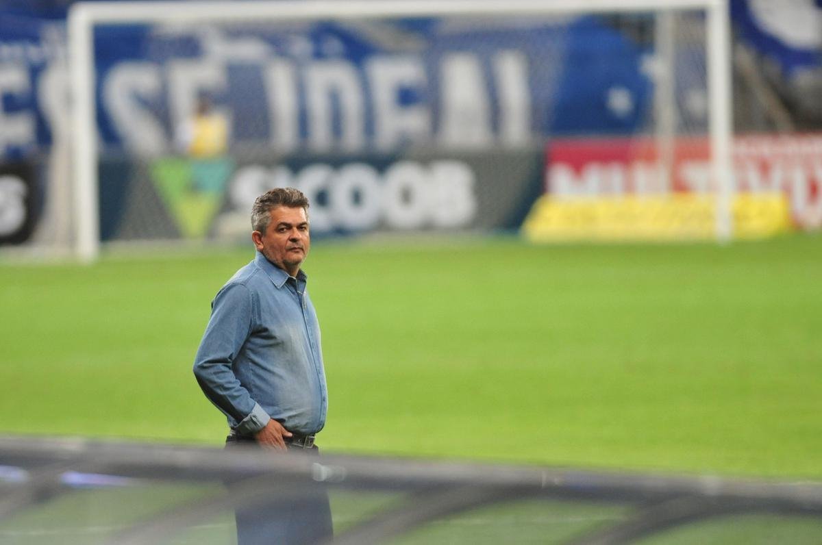 Ney Franco ficou no comando do Gois apenas trs partidas neste Campeonato Brasileiro. Com incio abaixo das expectativas, foi demitido. Depois, assumiu o Cruzeiro na Srie B, e tambm no conseguiu fazer o time jogar bem. Hoje, est desempregado.