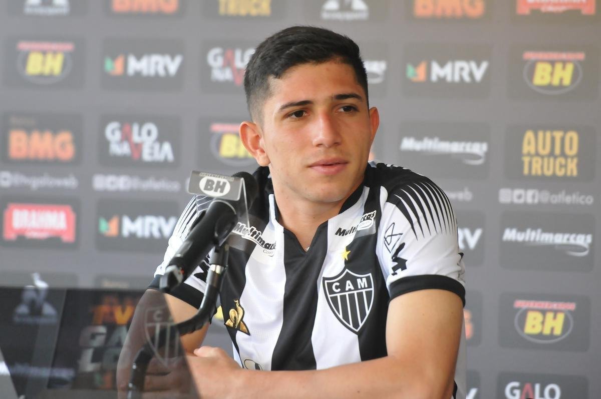 Meia-atacante venezuelano Jefferson Savarino, de 23 anos, foi apresentado pelo gerente de futebol Marques, do Atltico, na Cidade do Galo