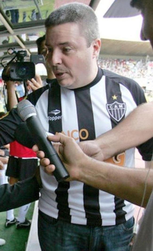 Ministro do Tribunal de Contas da Unio, o poltico e professor Antnio Anastasia  atleticano. Ele  conselheiro grande-benemrito do Galo e j foi eleito governador e senador por Minas Gerais.