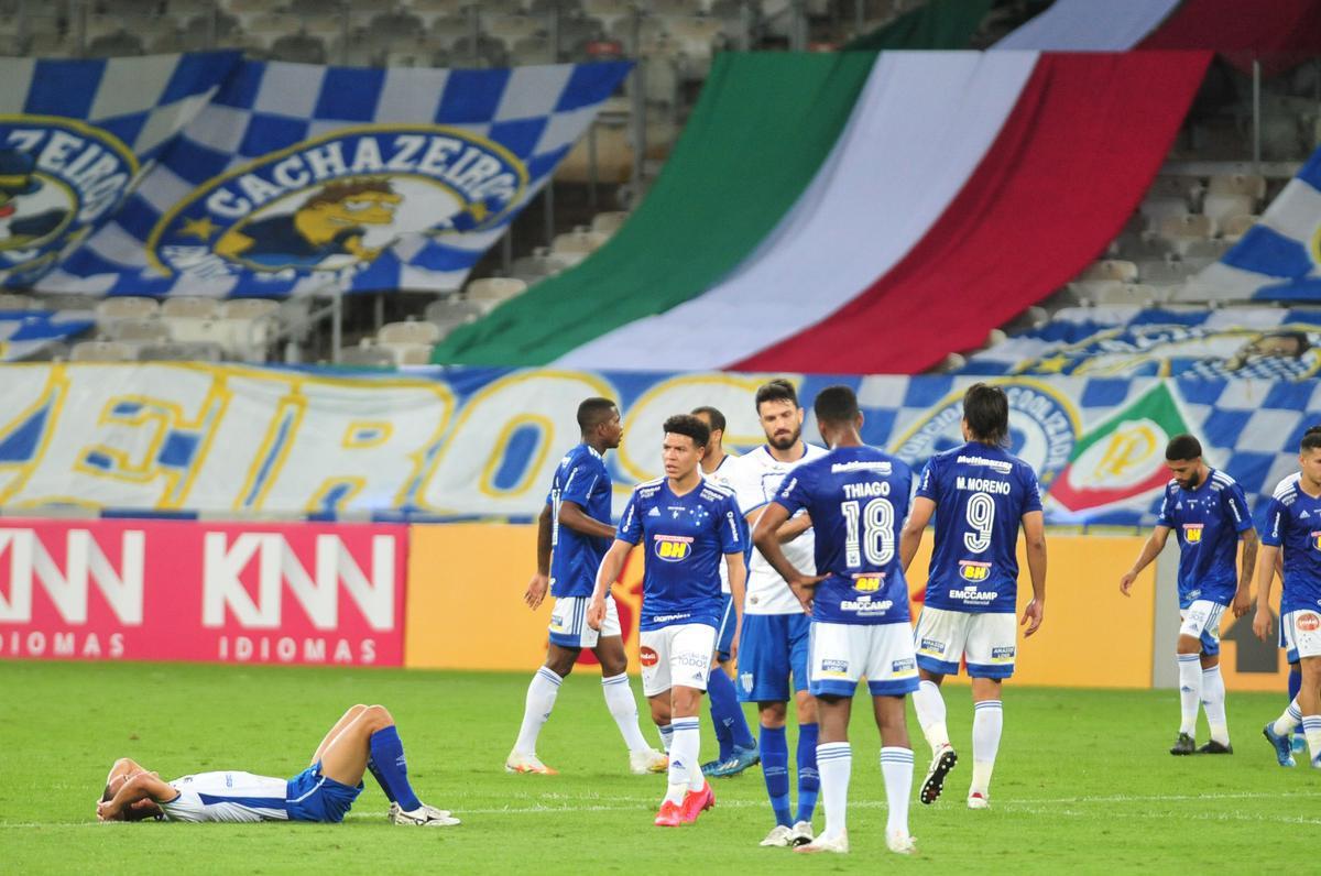 Fotos da derrota do Cruzeiro para o Ava, por 1 a 0, no Mineiro, pela 11 rodada da Srie B do Brasileiro