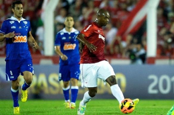 Galeria de imagens da partida entre Internacional e Cruzeiro em Novo Hamburgo-RS