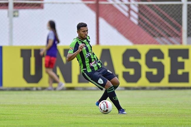 Jogo foi disputado com muito calor, em Nova Lima, na manh deste sbado 