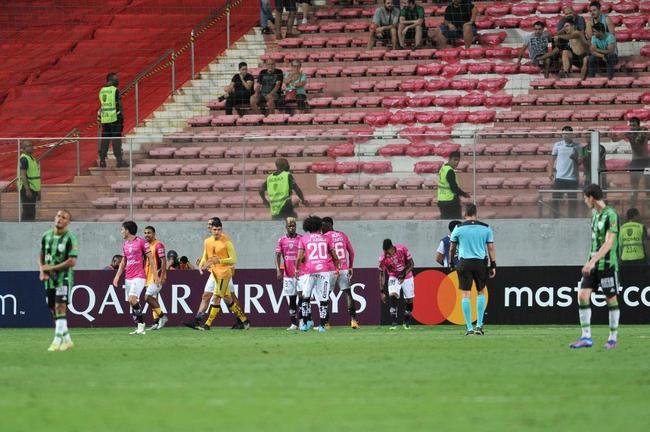 Fotos da derrota do Amrica para o Independiente del Valle, por 2 a 0, no Independncia, pelo Grupo D da Copa Libertadores