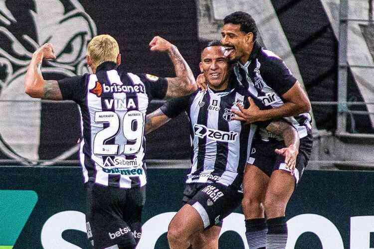 Santos vence Goiás em jogo maluco, encerra jejum e se afasta do Z4