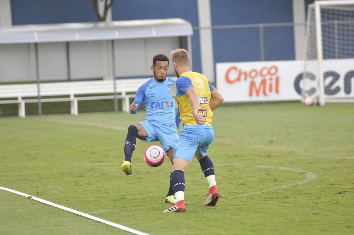 Imagens do treino do Cruzeiro nesta quarta-feira (14), antes do duelo contra o Patrocinense