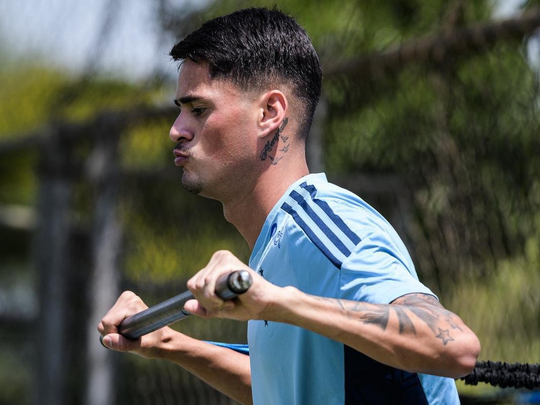 Luís Felipe, zagueiro