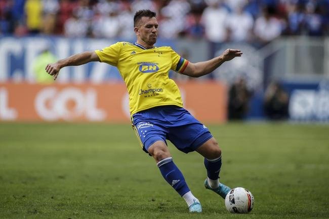 Fotos da partida entre Cruzeiro e Chapecoense, pela 24 rodada da Srie B do Campeonato Brasileiro. O jogo foi realizado neste sbado (13), no estdio Man Garrincha, em Braslia.