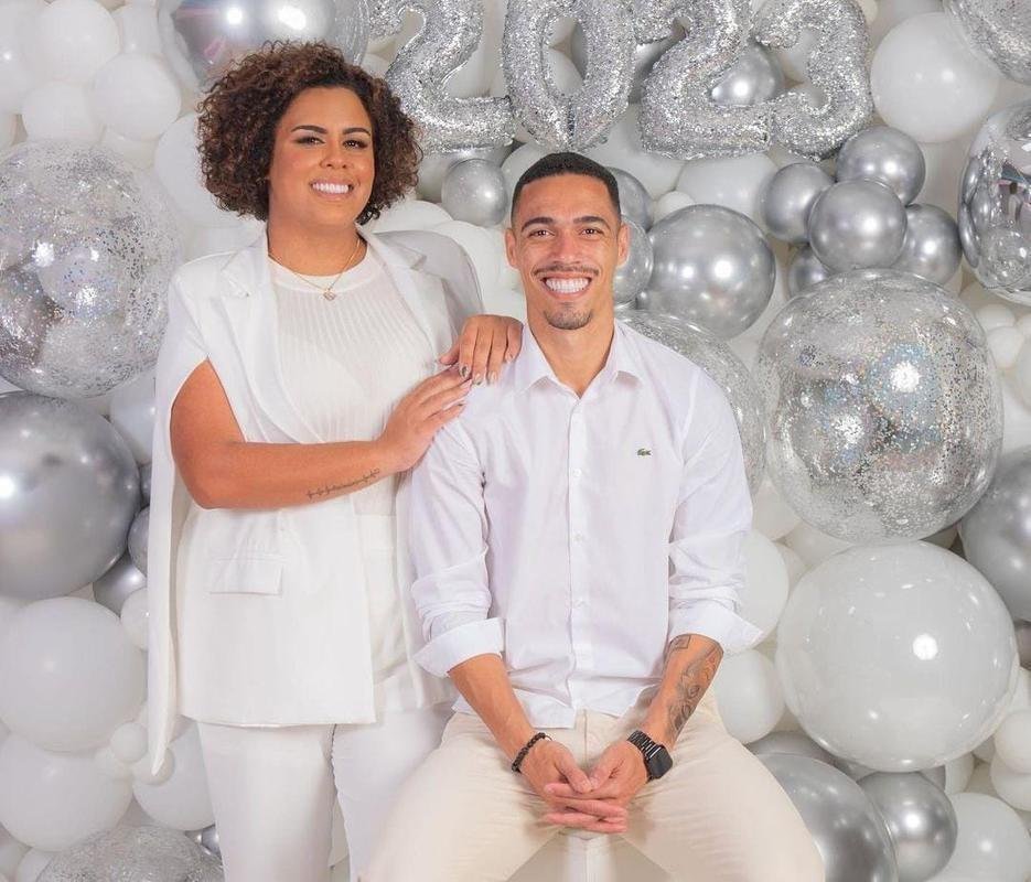 �der ao lado da esposa