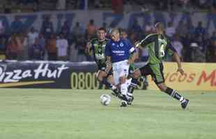 Na semifinal do Mineiro de 2004, Cruzeiro eliminou o Amrica com duas vitrias e acabou campeo superando o Atltico na final