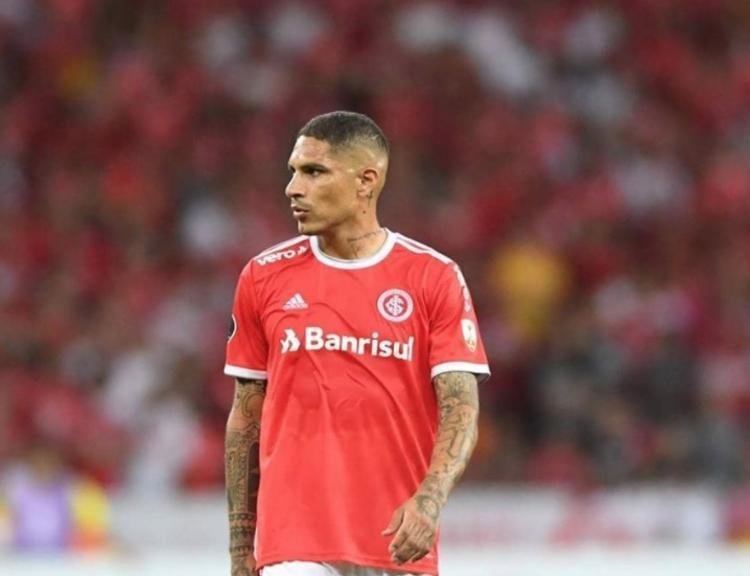 Paolo Guerrero - Experiente centroavante de 36 anos est fora de combate desde o primeiro turno do Campeonato Brasileiro, quando sofreu grave leso no joelho direito.