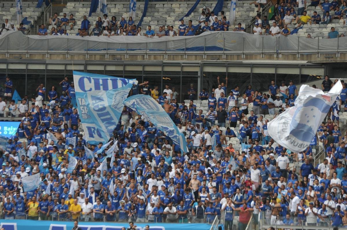Fotos da torcida do Cruzeiro no primeiro clssico da final do Mineiro, contra o Atltico, no Mineiro
