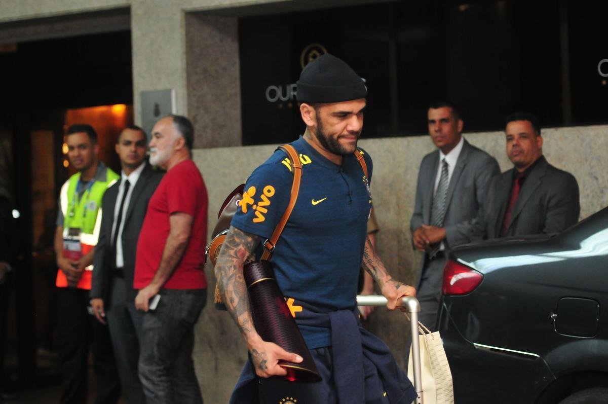 Seleo Brasileira deixou hotel Ouro Minas na noite desta quarta-feira e se despediu de Belo Horizonte, onde venceu a Argentina por 2 a 0 na semifinal da Copa Amrica. Reta final de treinos ser na Granja Comary, em Terespolis. Deciso est marcado para domingo, s 17h, no Maracan